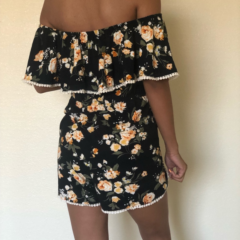 Flower romper 🌼 - Picture 2 of 2